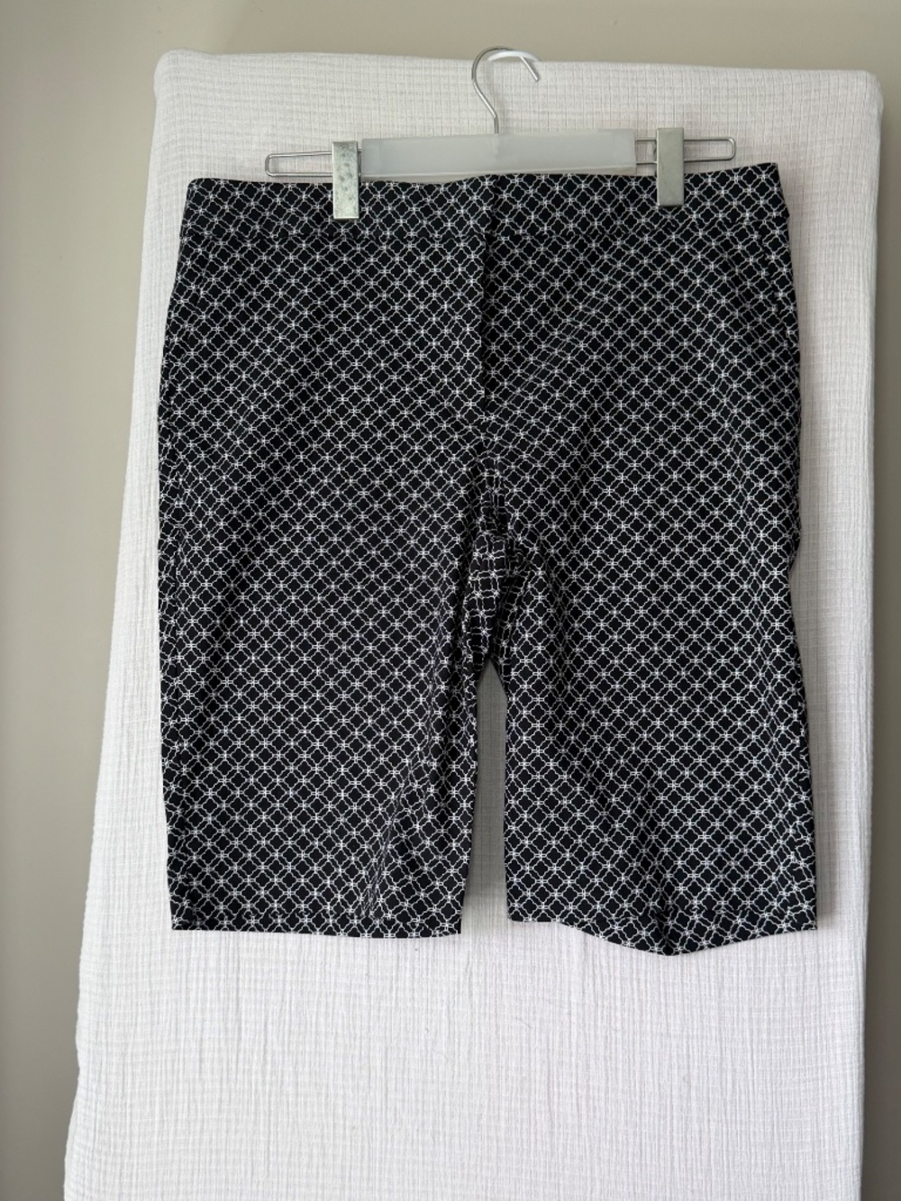 Counterparts Woman’s Black & White Shorts Size 12 Pull On NWT 13" inseam